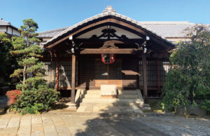 松源寺　本堂前